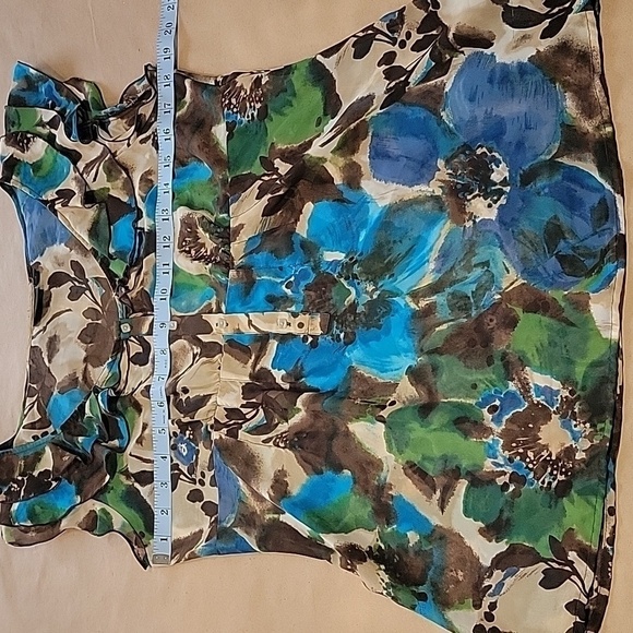 a.n.a. Size M Semi-sheer Ruffle Sleeve Blouse, 1/2 Button Front, Gorgeous! - Picture 6 of 12